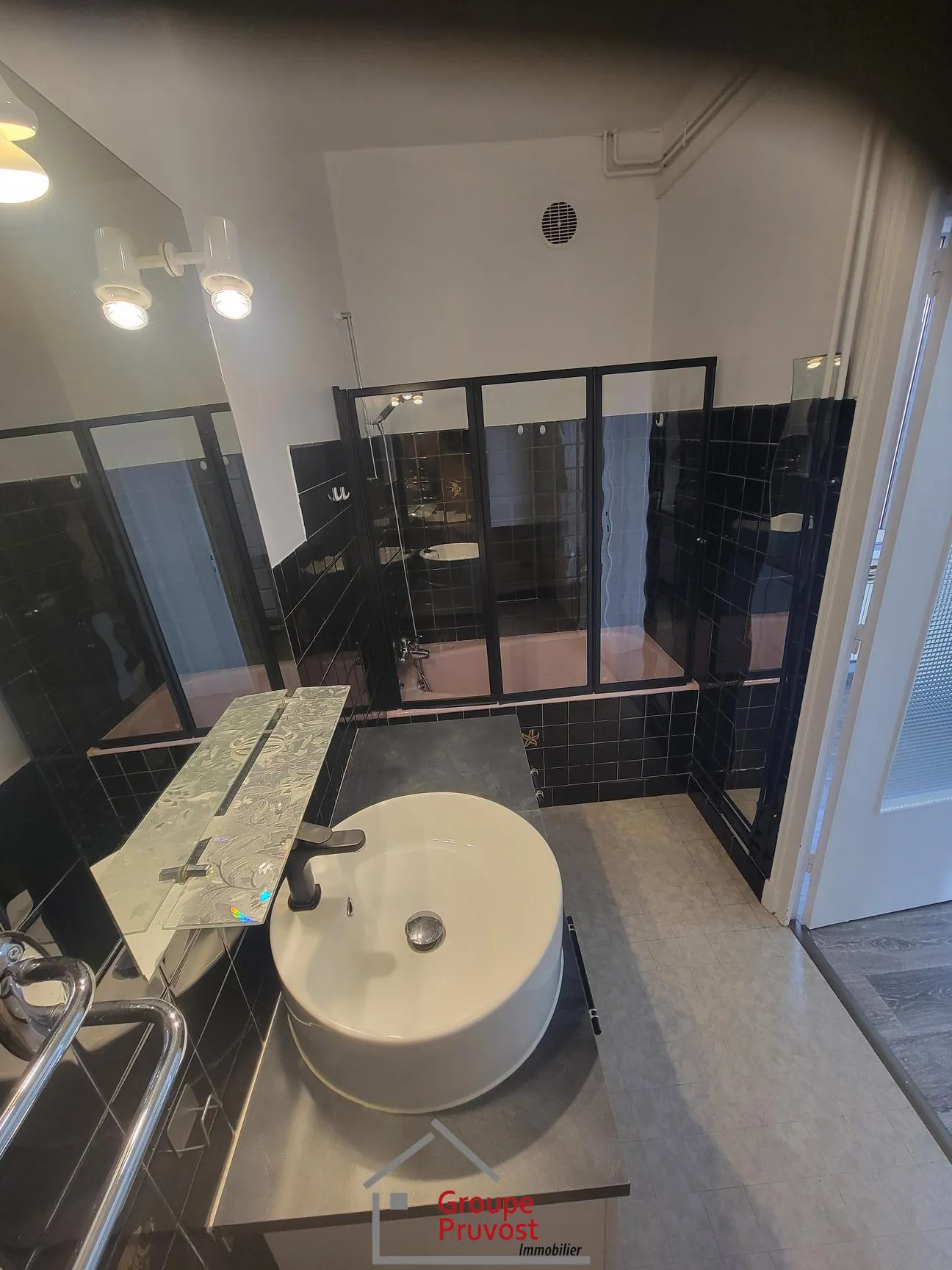 Maison de ville rénovée de 135 m² avec cour à Roanne 