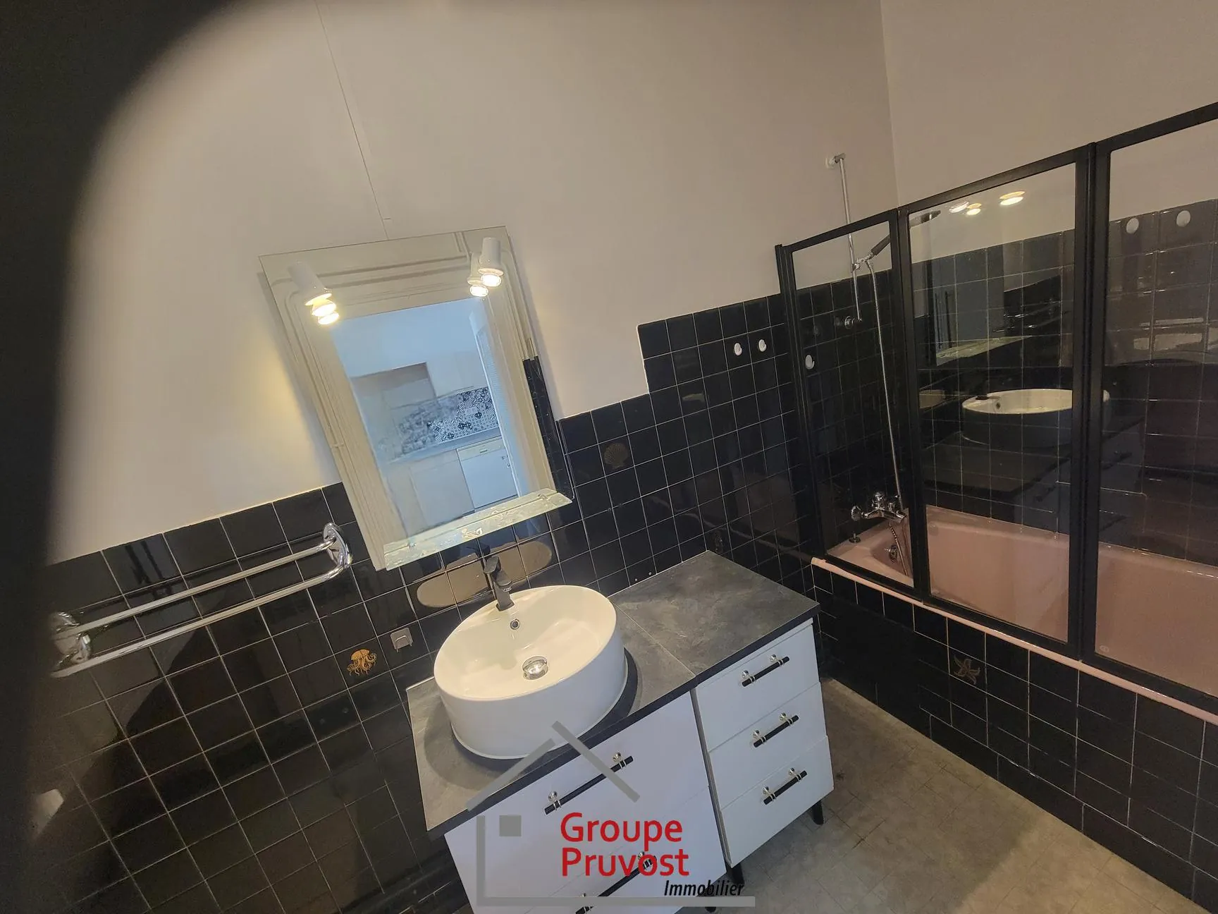 Maison de ville rénovée de 135 m² avec cour à Roanne 
