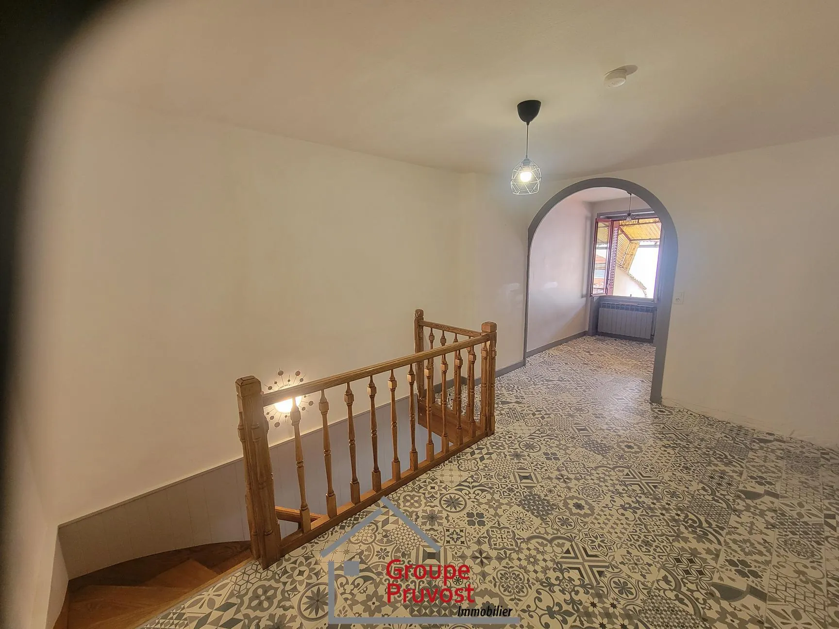 Maison de ville rénovée de 135 m² avec cour à Roanne 