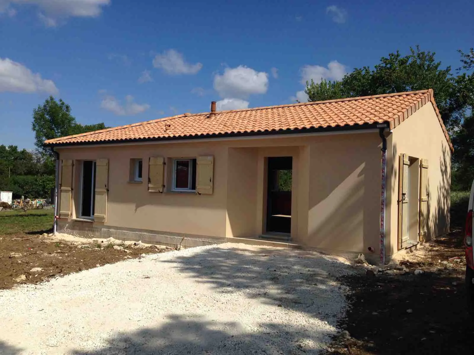 Maison neuve à Champeix avec 3 chambres et faible consommation énergétique 