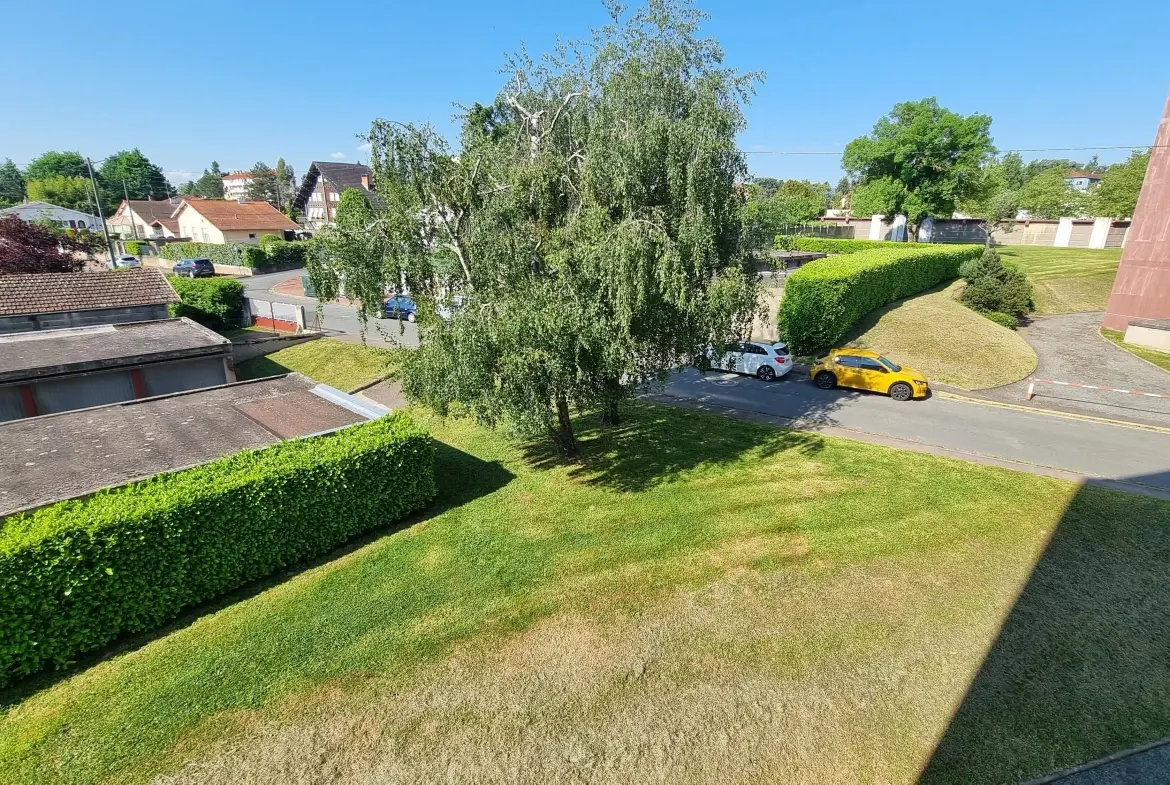 Appartement T2 rénové avec balcon, cave et parking à Riorges - Prix 91 000 € 