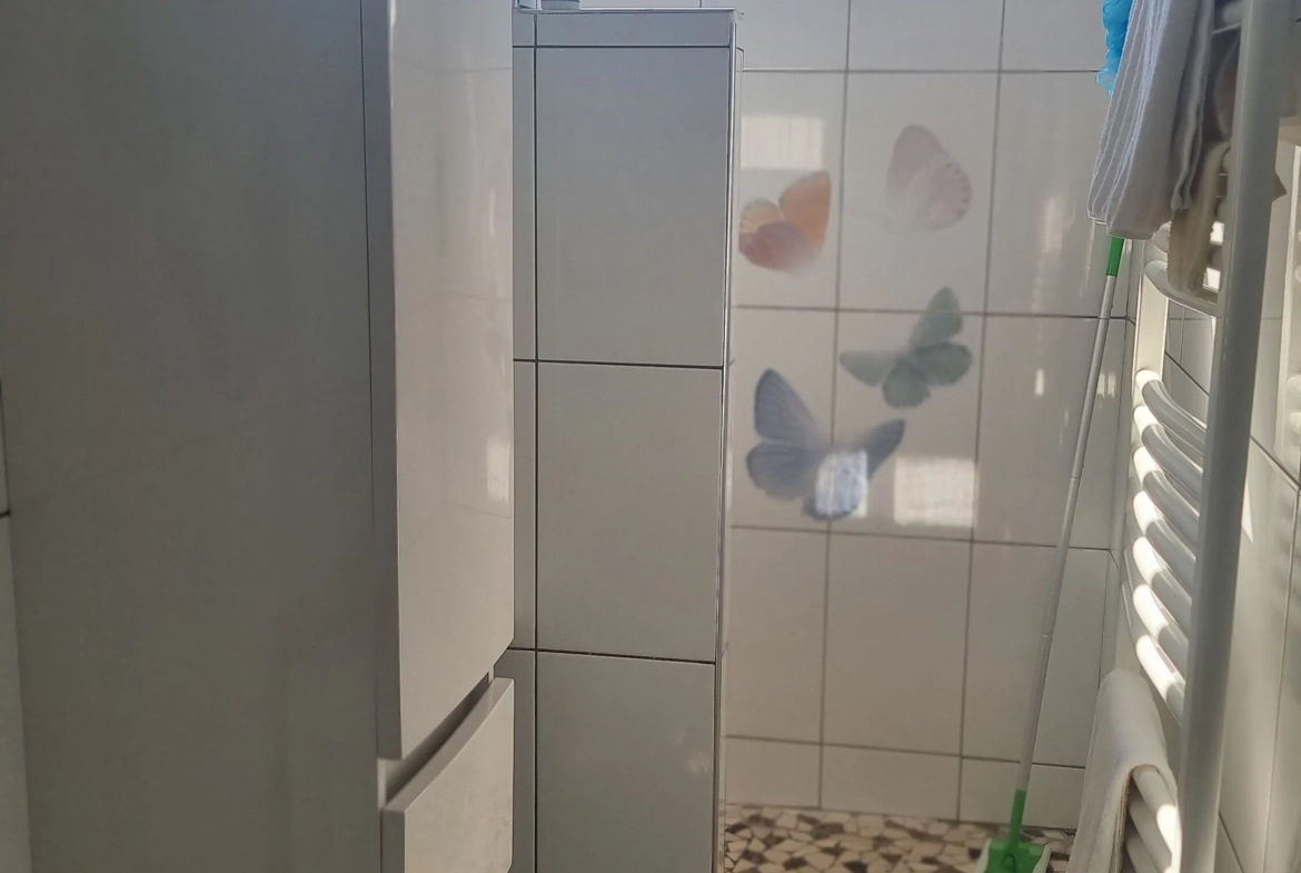 Appartement T2 rénové avec balcon, cave et parking à Riorges - Prix 91 000 € 