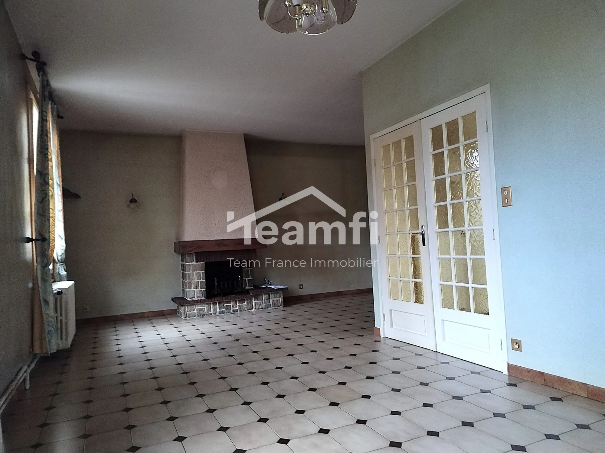 Maison à vendre à Saint-Yorre de 160 m² avec terrain arboré et espace indépendant 