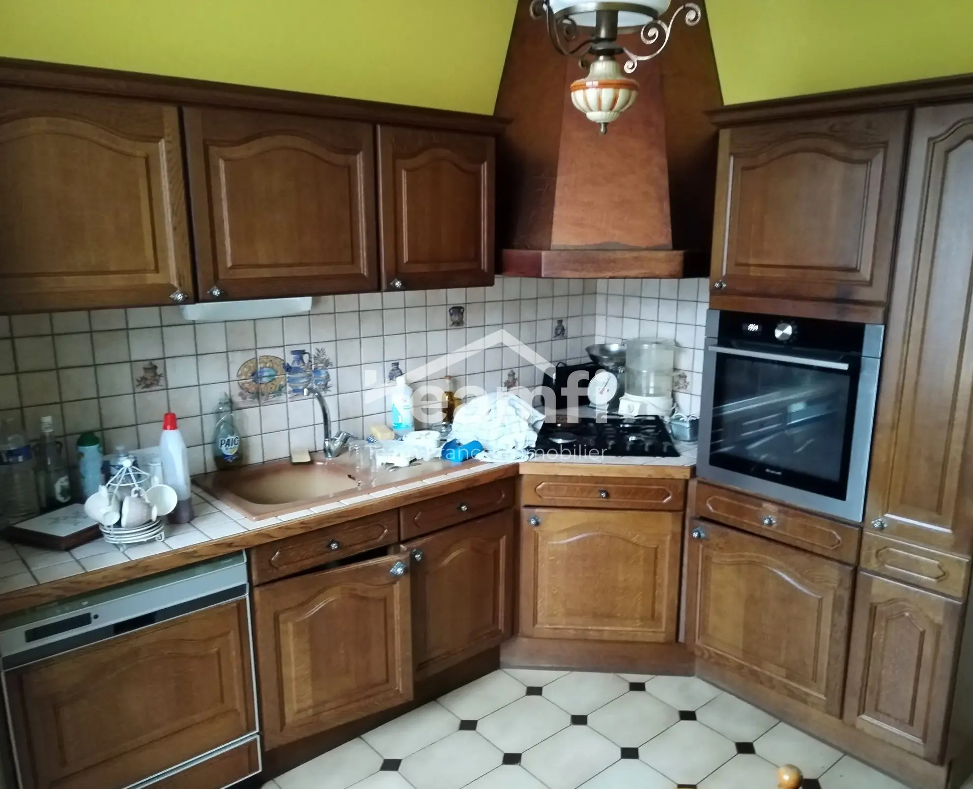 Maison à vendre à Saint-Yorre de 160 m² avec terrain arboré et espace indépendant 