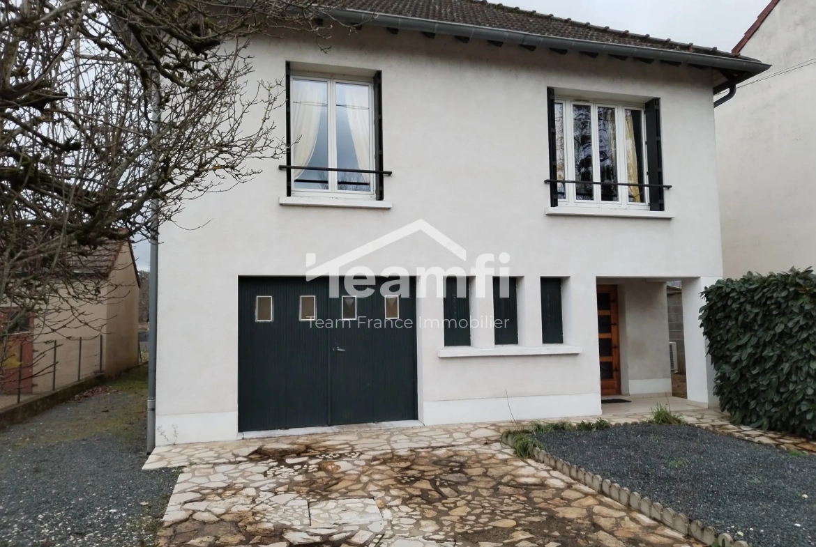 Maison à vendre à Saint-Yorre de 160 m² avec terrain arboré et espace indépendant 