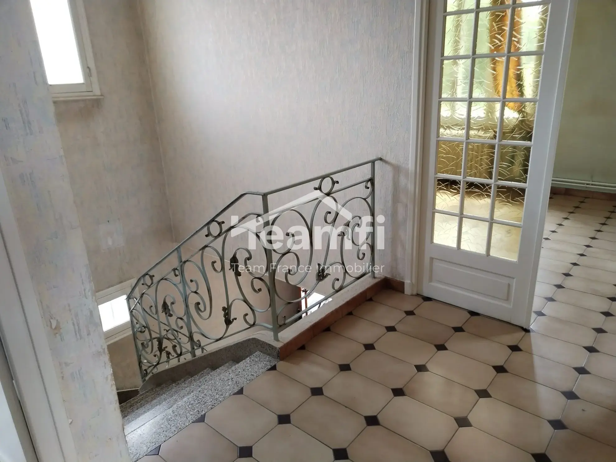 Maison à vendre à Saint-Yorre de 160 m² avec terrain arboré et espace indépendant 