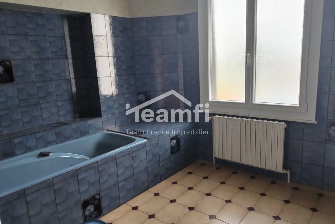 Maison à vendre à Saint-Yorre de 160 m² avec terrain arboré et espace indépendant 