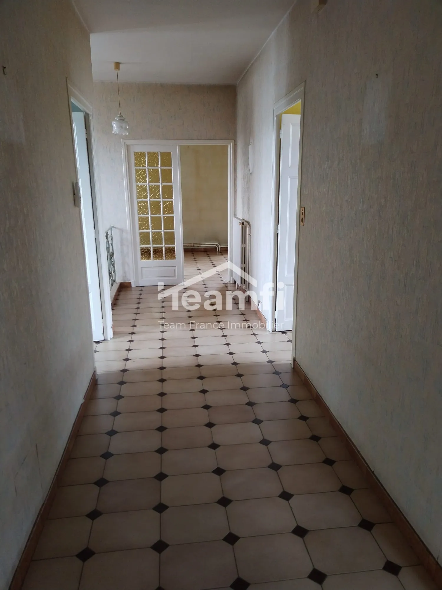 Maison à vendre à Saint-Yorre de 160 m² avec terrain arboré et espace indépendant 