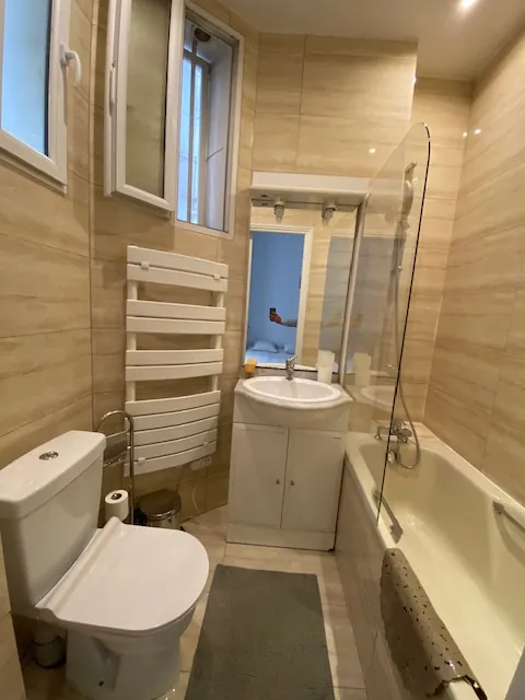 Appartement 2 pièces traversant avec cave à Paris 75018, calme et luminosité 
