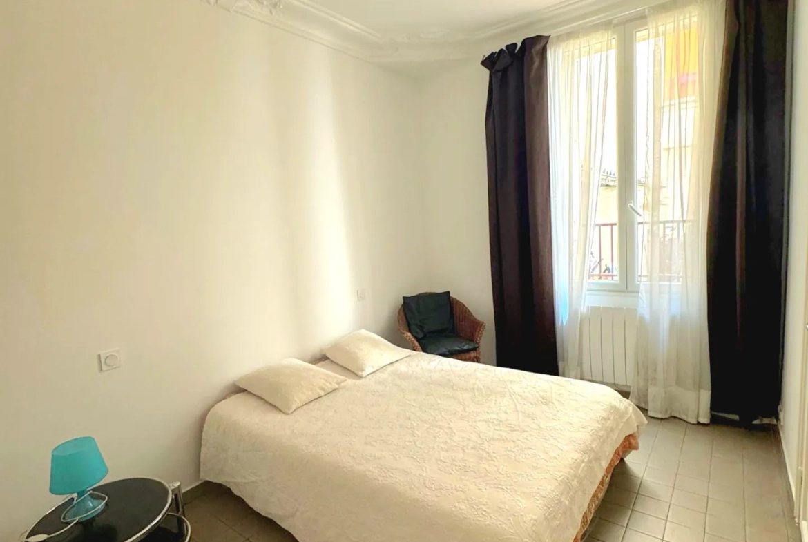 Appartement 2 pièces traversant avec cave à Paris 75018, calme et luminosité 