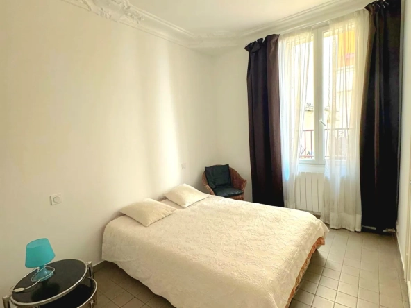Appartement 2 pièces traversant avec cave à Paris 75018, calme et luminosité