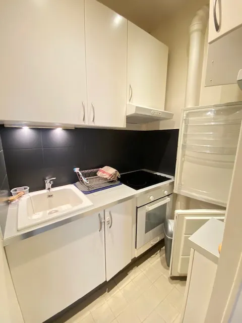 Appartement 2 pièces traversant avec cave à Paris 75018, calme et luminosité 
