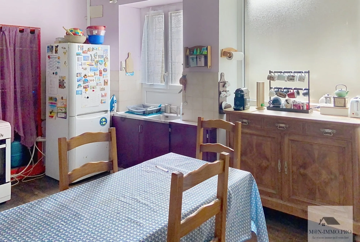 Maison en pierres à rénover à Les Portes du Coglais, 3 chambres, jardin et garage 