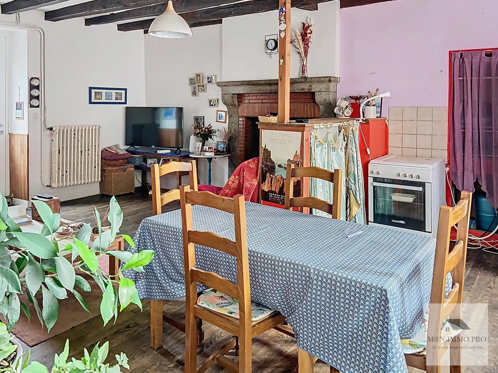 Maison en pierres à rénover à Les Portes du Coglais, 3 chambres, jardin et garage 