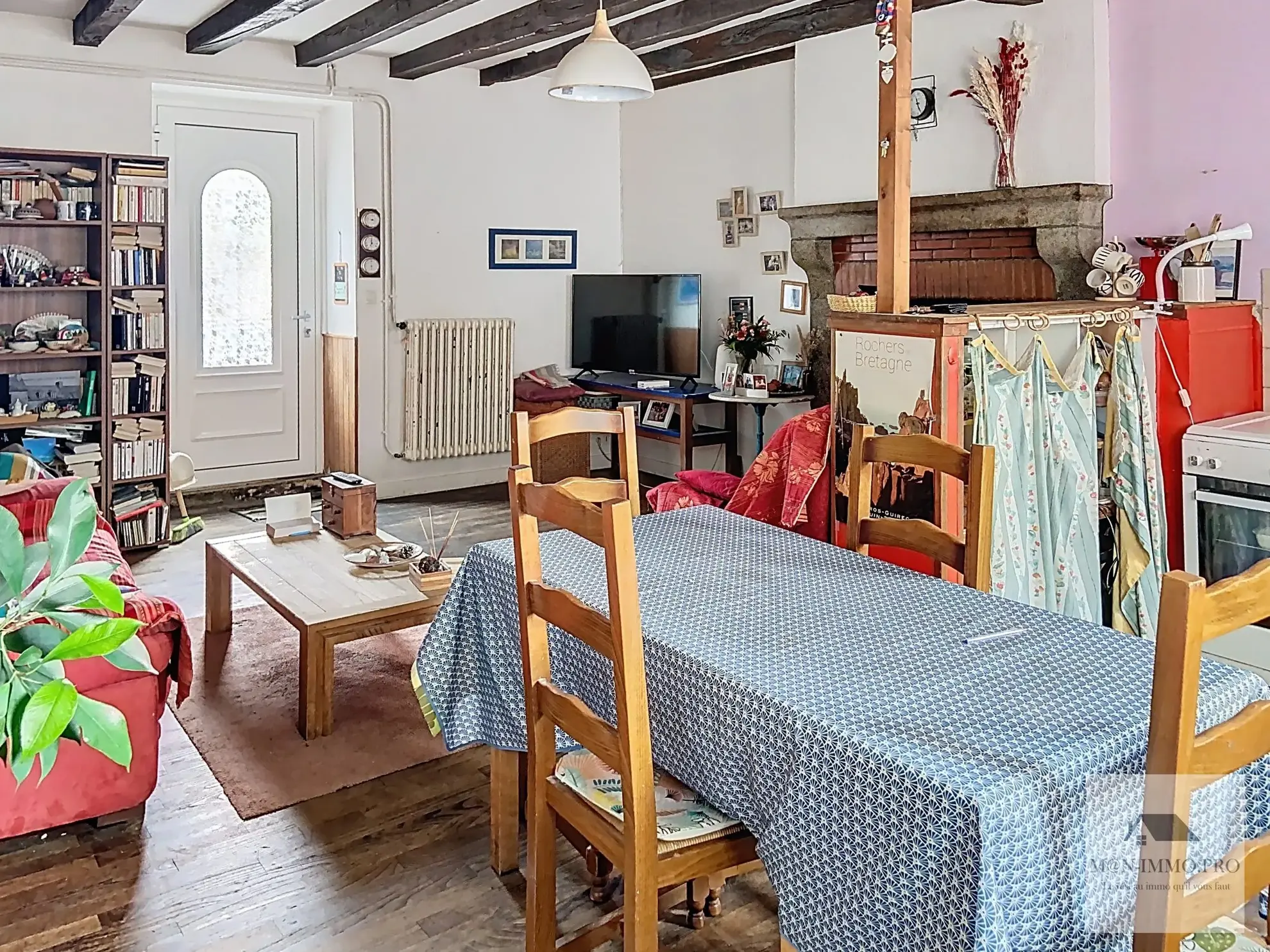 Maison en pierres à rénover à Les Portes du Coglais, 3 chambres, jardin et garage 