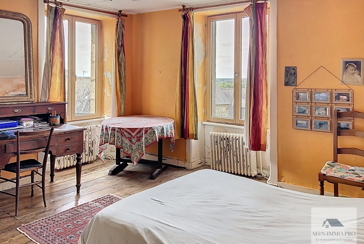 Maison en pierres à rénover à Les Portes du Coglais, 3 chambres, jardin et garage 