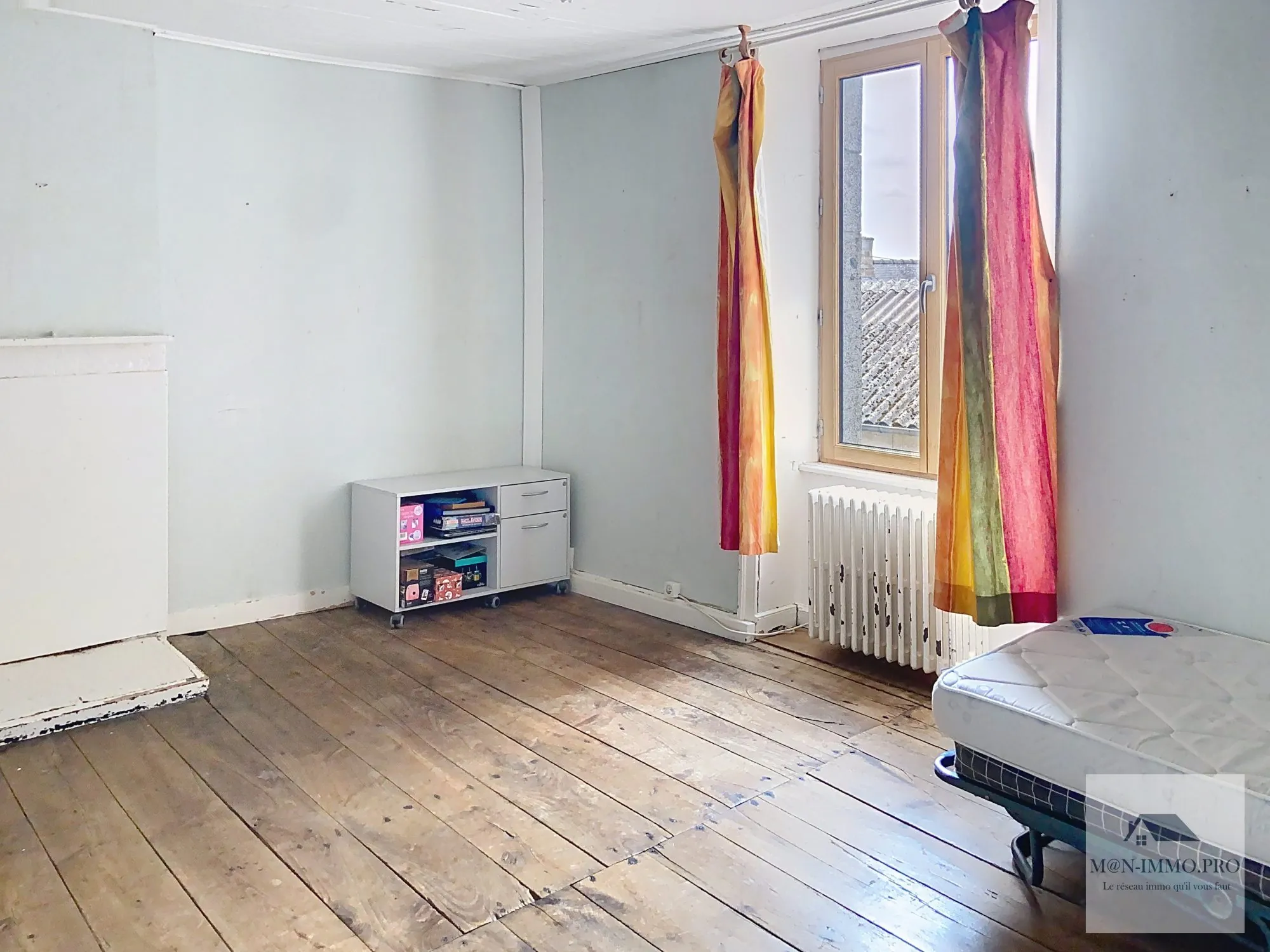 Maison en pierres à rénover à Les Portes du Coglais, 3 chambres, jardin et garage 