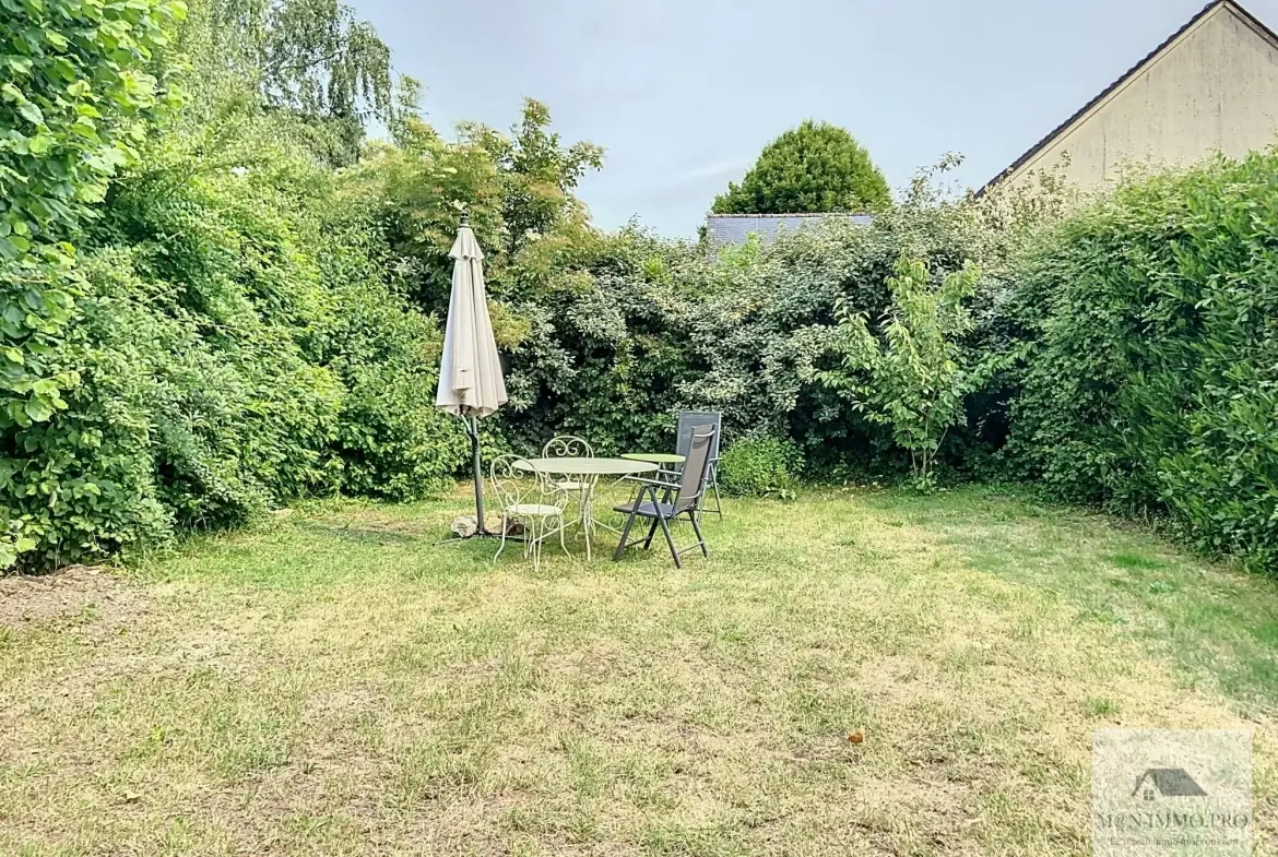 Maison en pierres à rénover à Les Portes du Coglais, 3 chambres, jardin et garage 