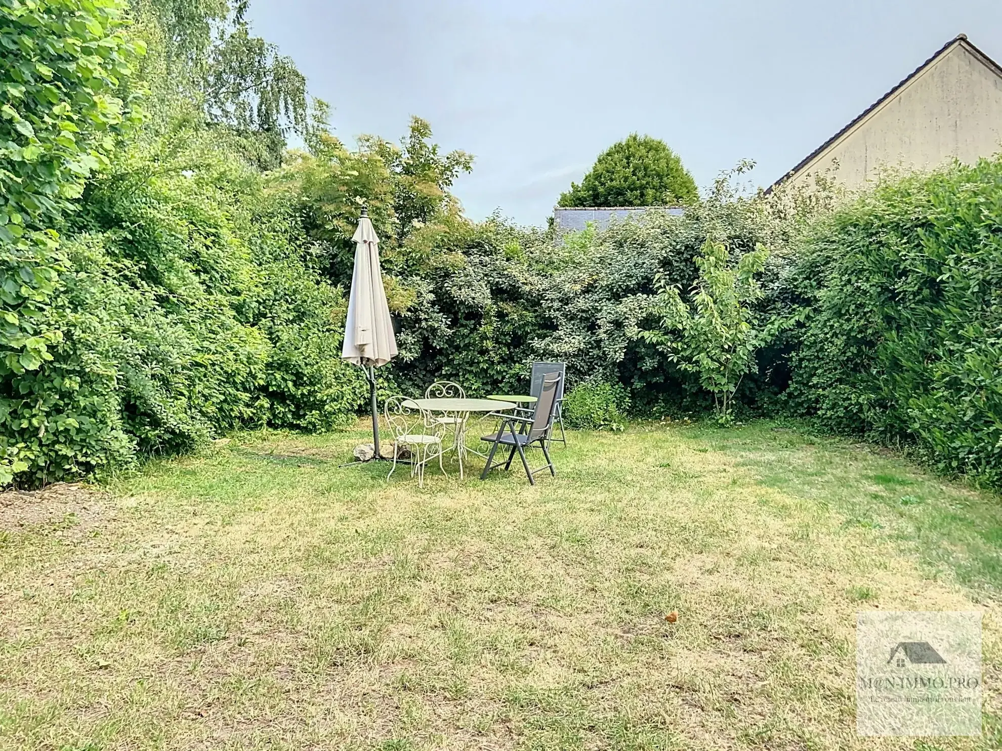 Maison en pierres à rénover à Les Portes du Coglais, 3 chambres, jardin et garage 