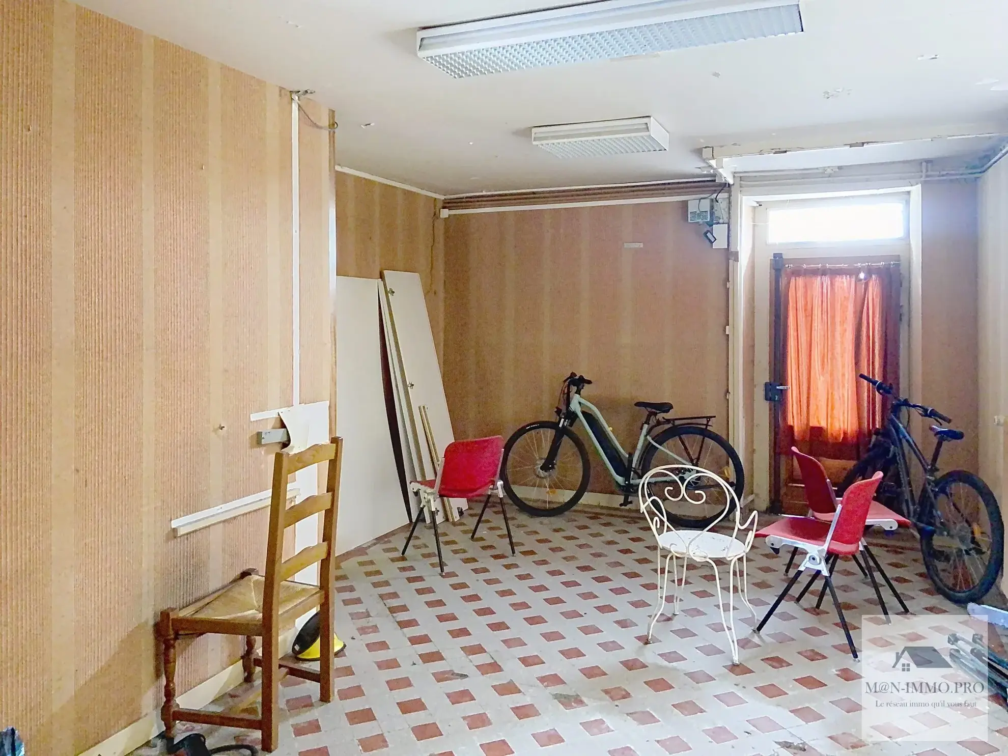Maison en pierres à rénover à Les Portes du Coglais, 3 chambres, jardin et garage 
