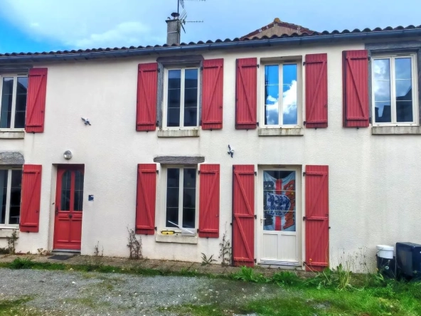 Maison en pierre avec 4 chambres à Saint-Pierre-du-Chemin - Investissement locatif rentable