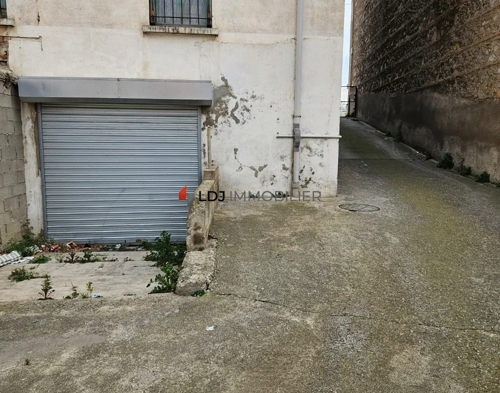Grand garage sécurisé proche de la gare à Perpignan 