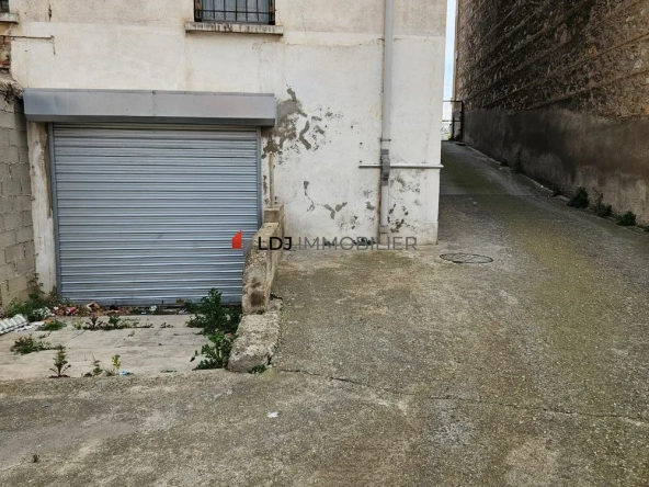 Grand garage sécurisé proche de la gare à Perpignan