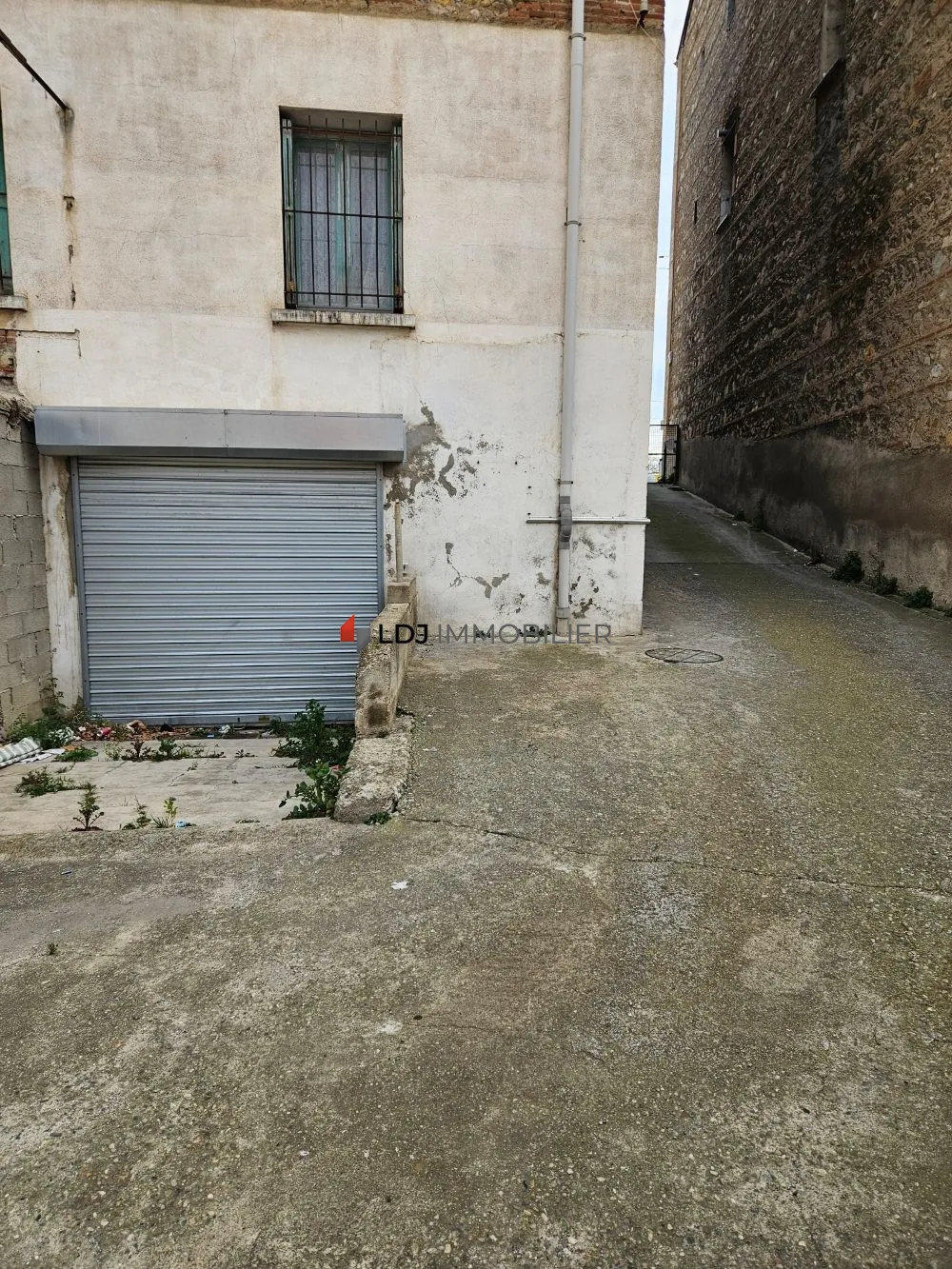 Grand garage sécurisé proche de la gare à Perpignan 