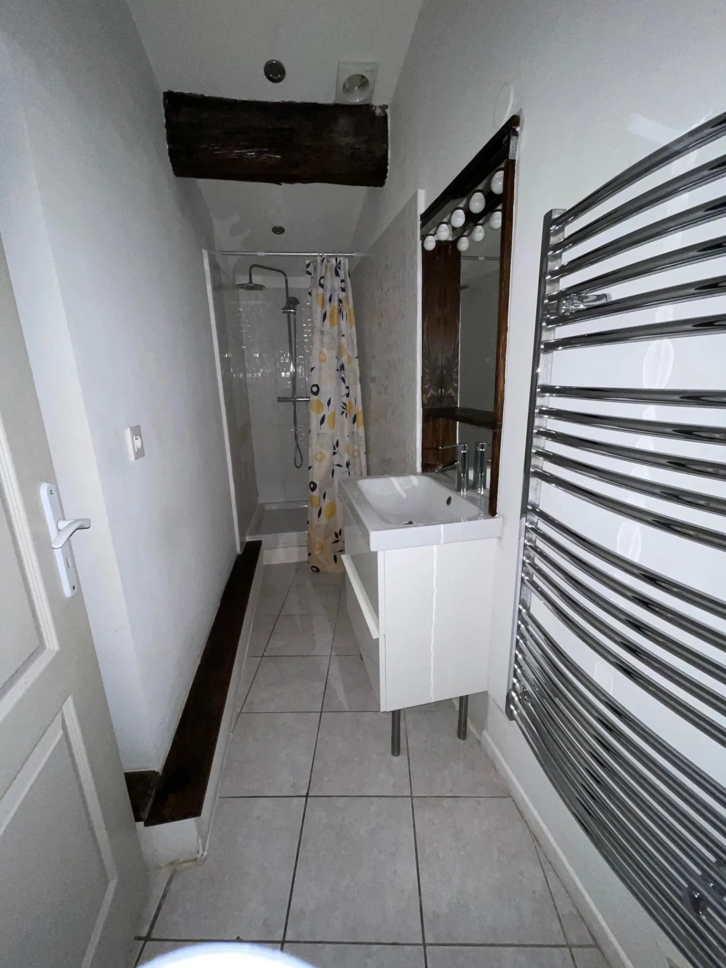 Appartement de 64 m² à Pézenas avec vue sur les toits et deux chambres 