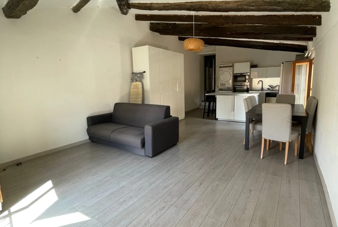 Appartement de 64 m² à Pézenas avec vue sur les toits et deux chambres 