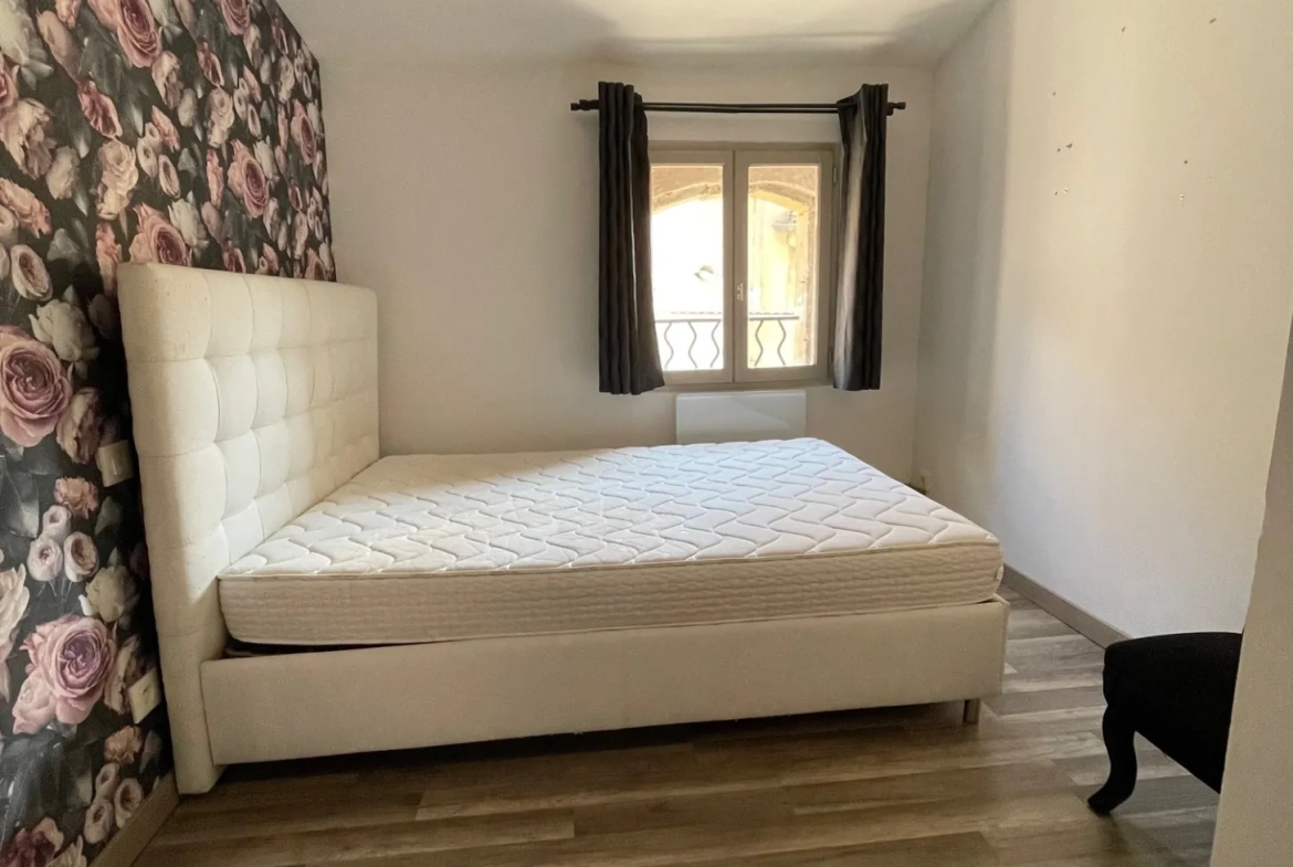 Appartement de 64 m² à Pézenas avec vue sur les toits et deux chambres 