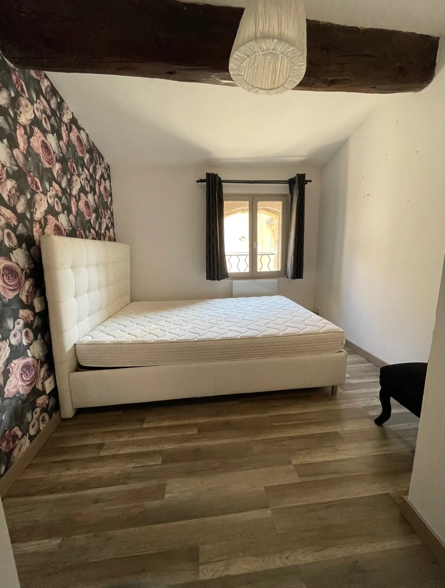 Appartement de 64 m² à Pézenas avec vue sur les toits et deux chambres 