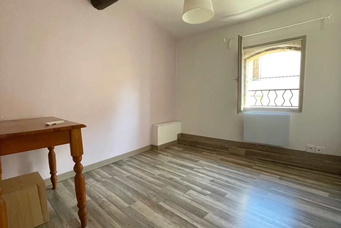 Appartement de 64 m² à Pézenas avec vue sur les toits et deux chambres 
