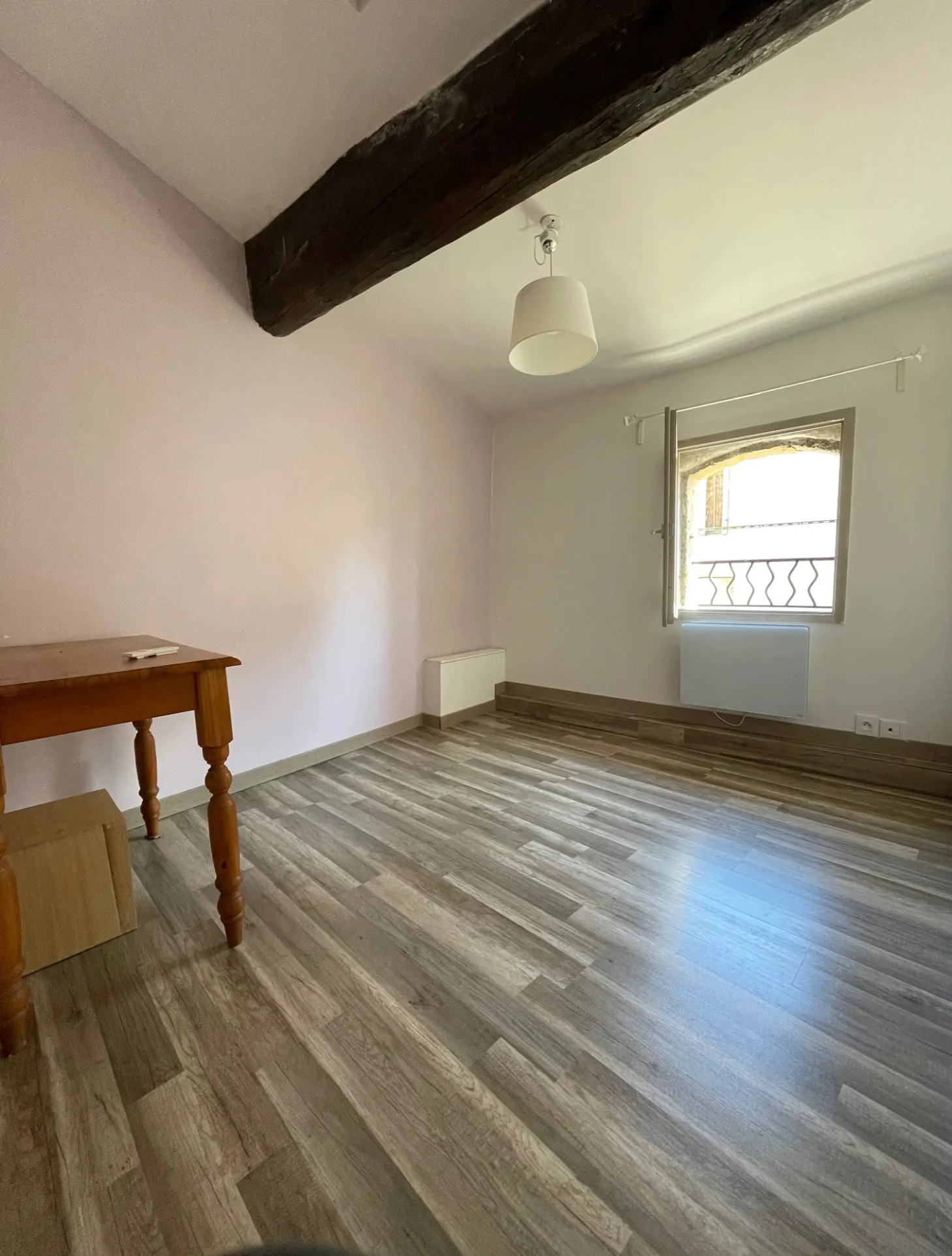 Appartement de 64 m² à Pézenas avec vue sur les toits et deux chambres 