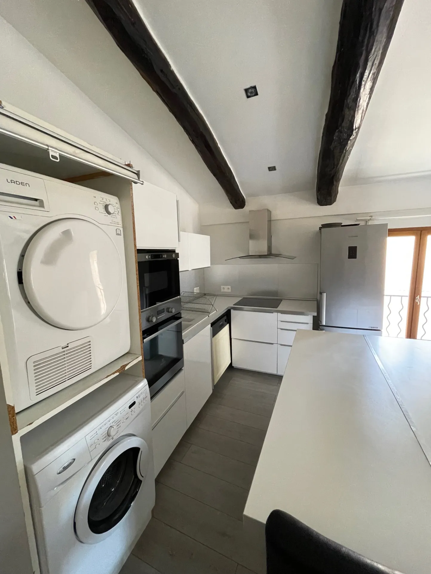 Appartement de 64 m² à Pézenas avec vue sur les toits et deux chambres 