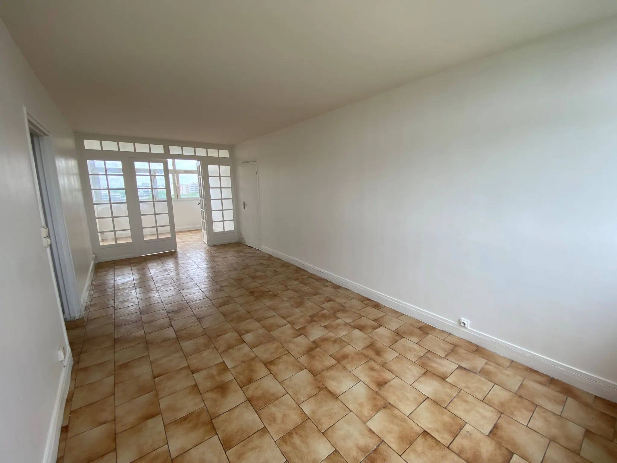 Achat appartement 3 pièces à Évry Courcouronnes de 58 m² avec parking et cave 