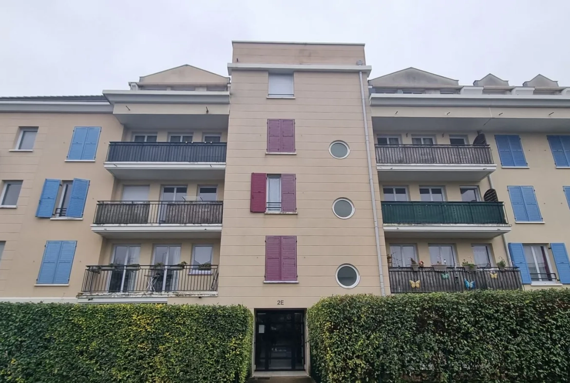 Appartement 3 pièces avec balcon à vendre à Osny, quartier Les Louvrais 