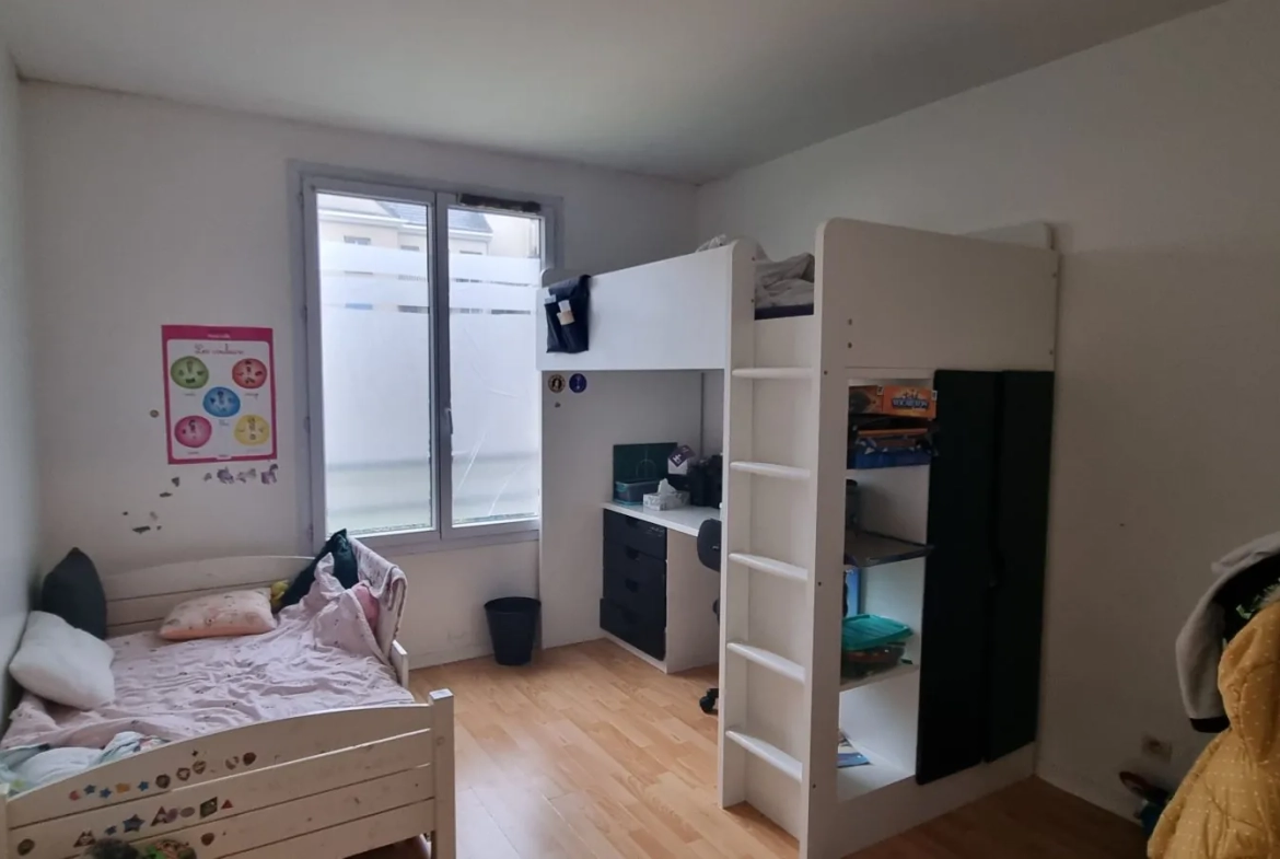 Appartement 3 pièces avec balcon à vendre à Osny, quartier Les Louvrais 