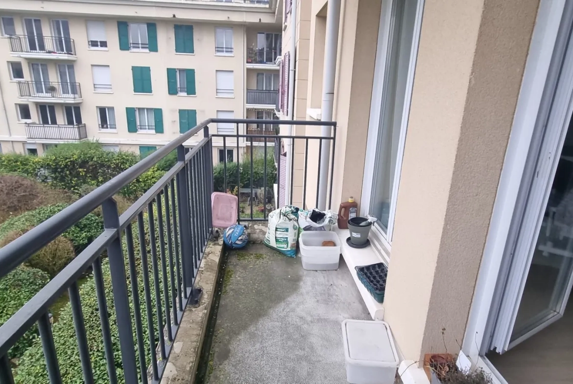 Appartement 3 pièces avec balcon à vendre à Osny, quartier Les Louvrais 