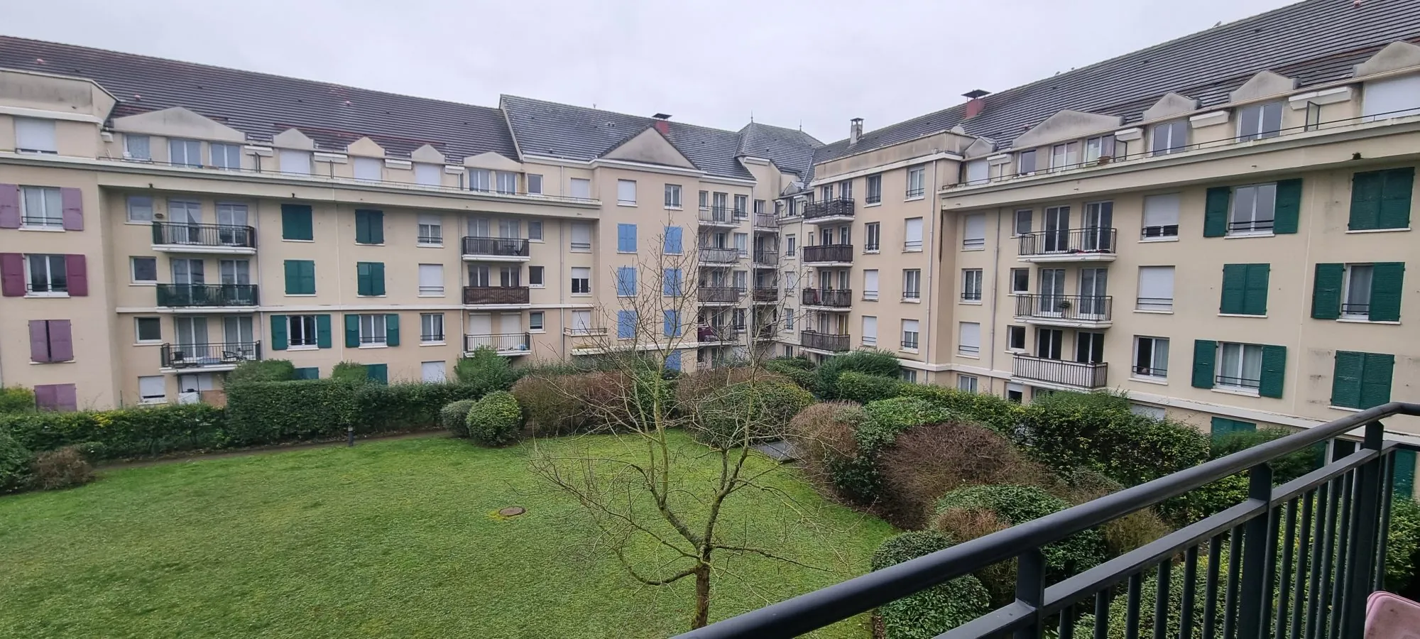 Appartement 3 pièces avec balcon à vendre à Osny, quartier Les Louvrais 