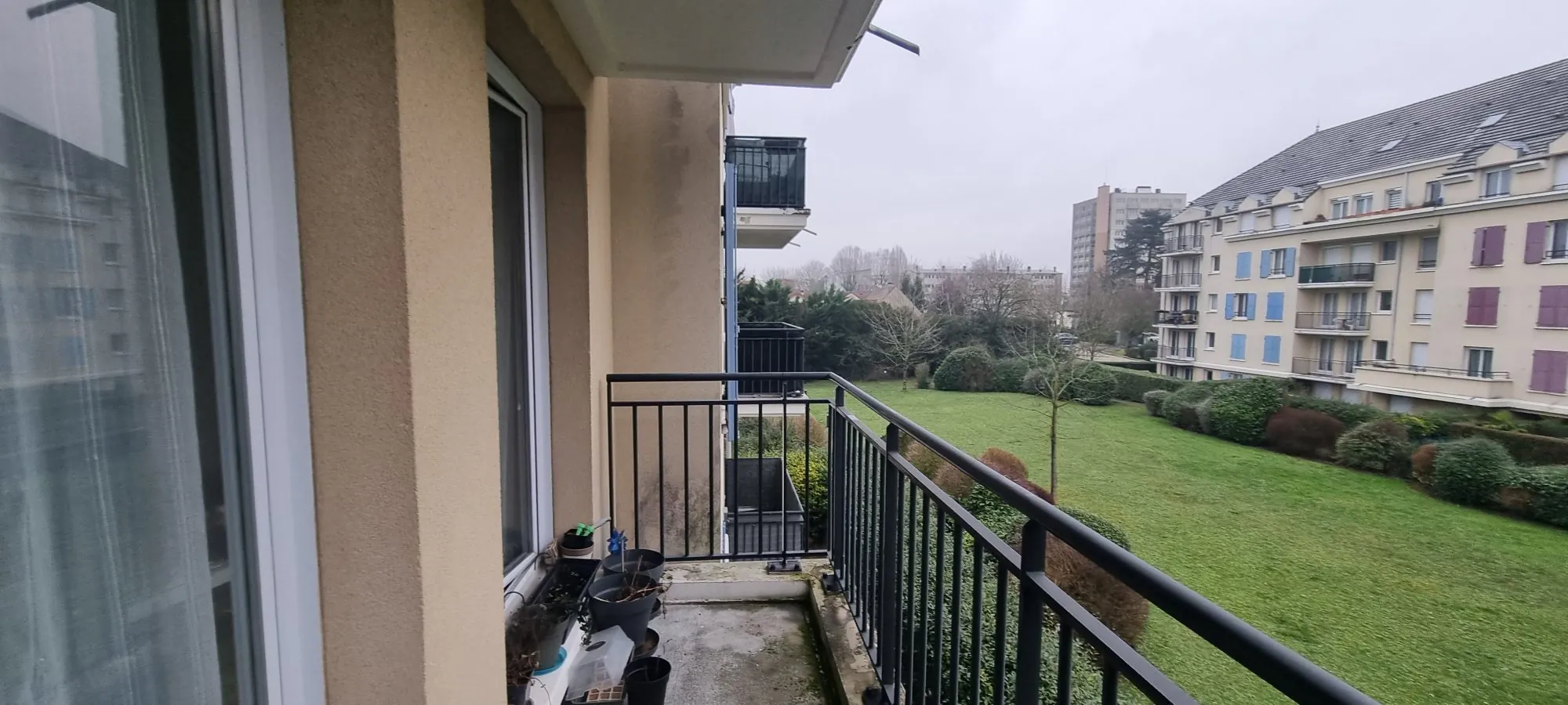 Appartement 3 pièces avec balcon à vendre à Osny, quartier Les Louvrais 