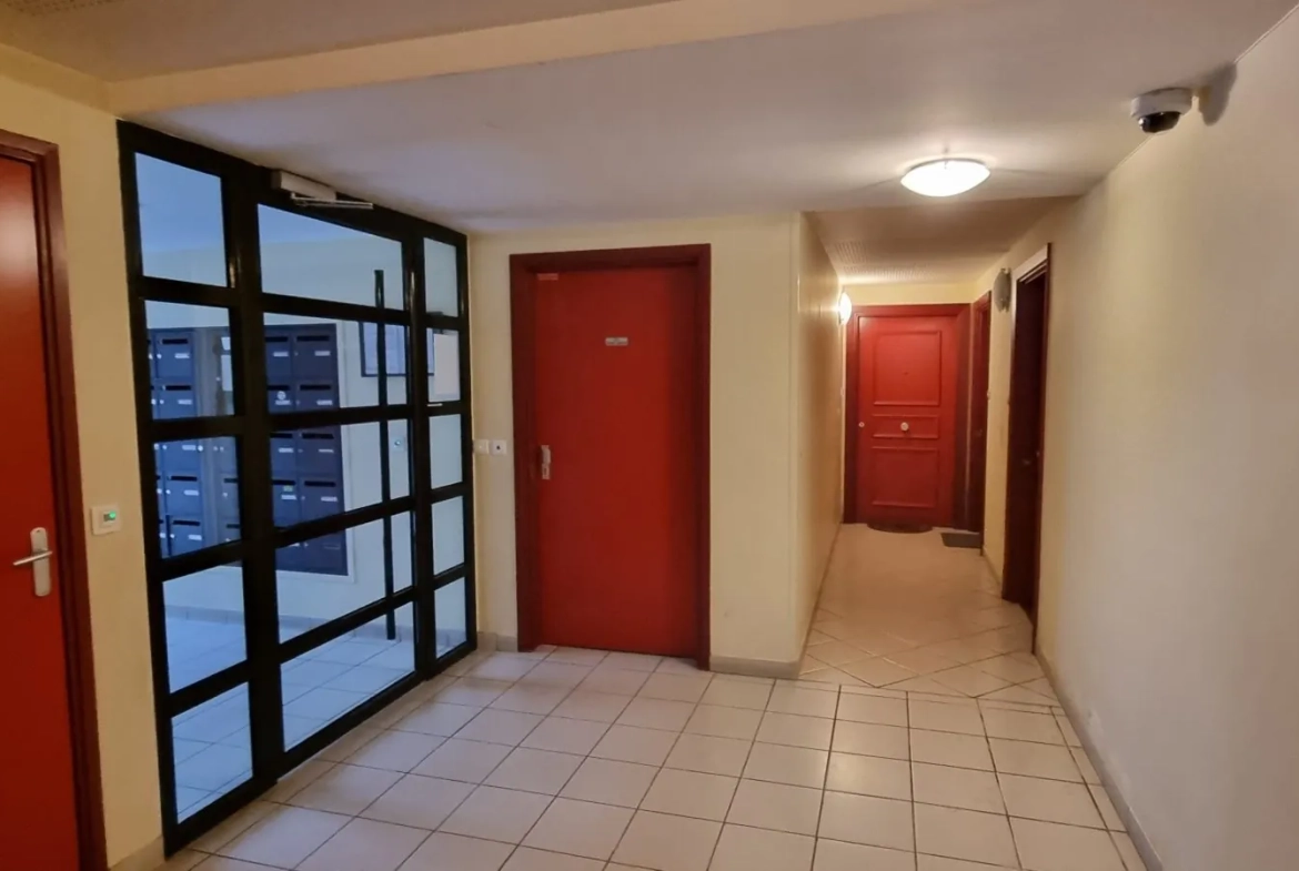 Appartement 3 pièces avec balcon à vendre à Osny, quartier Les Louvrais 