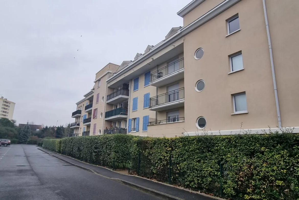 Appartement 3 pièces avec balcon à vendre à Osny, quartier Les Louvrais 