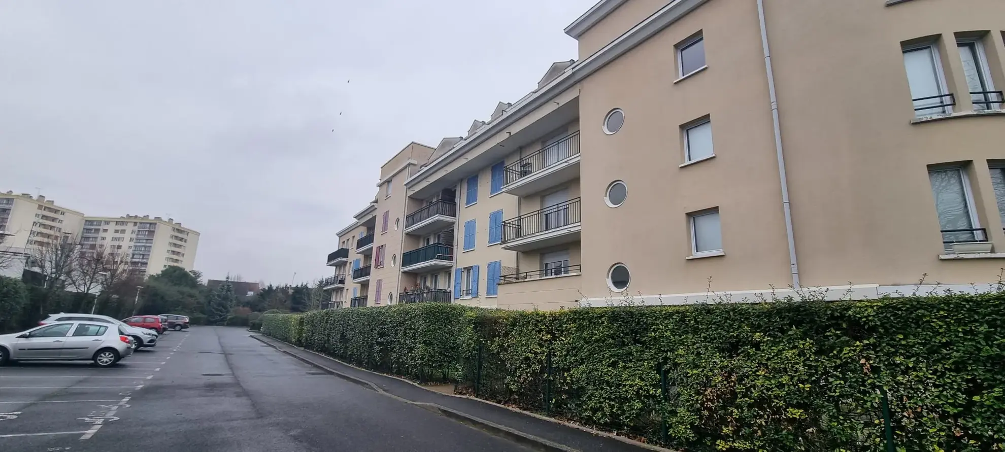 Appartement 3 pièces avec balcon à vendre à Osny, quartier Les Louvrais 