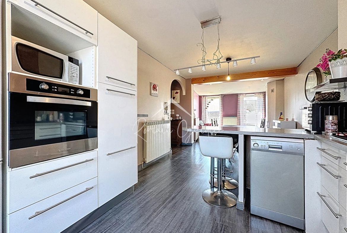 Appartement F3 lumineux de 72 m² à Millau avec balcon et caves 