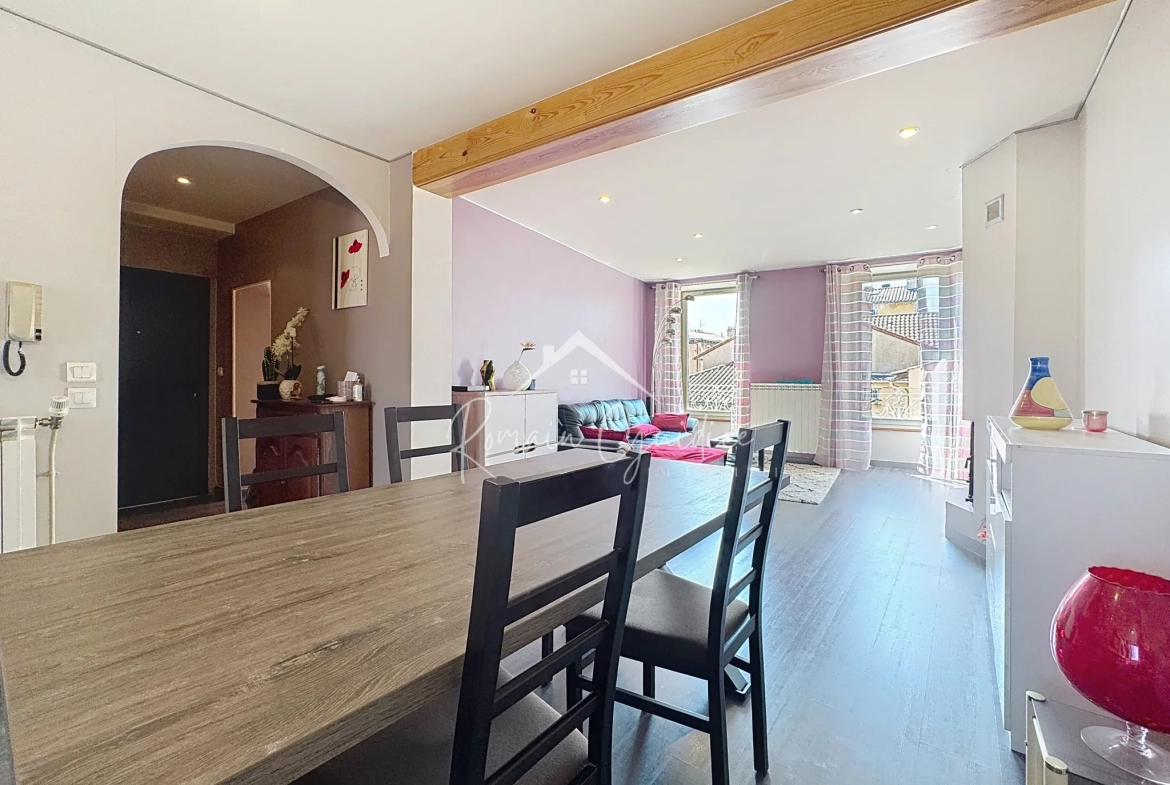 Appartement F3 lumineux de 72 m² à Millau avec balcon et caves 