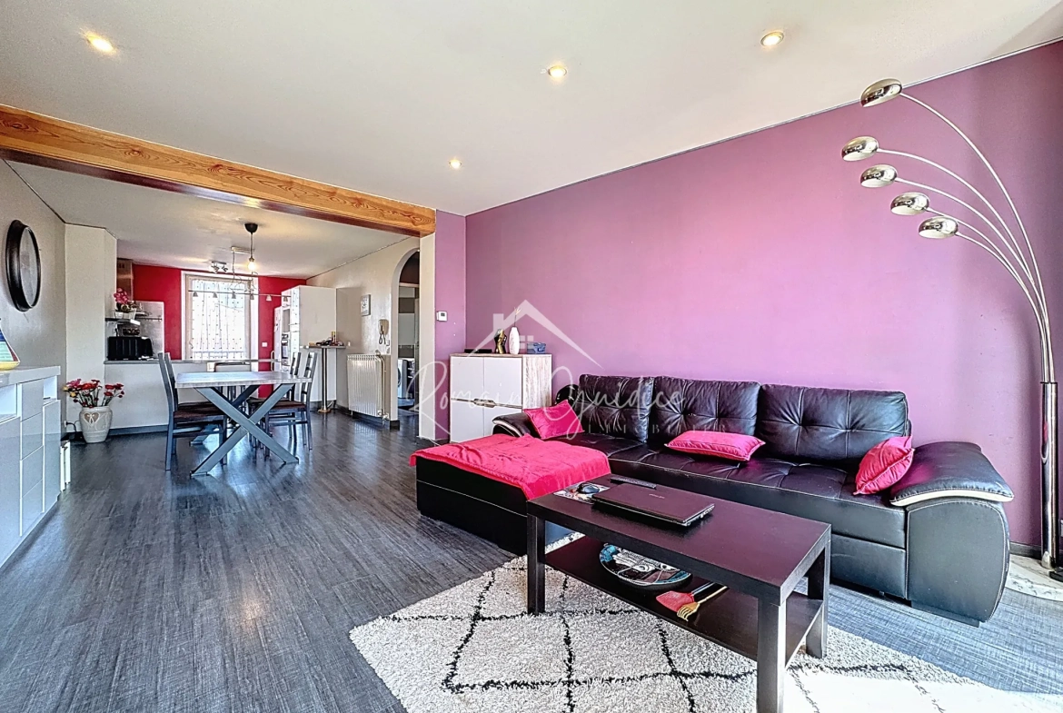 Appartement F3 lumineux de 72 m² à Millau avec balcon et caves 
