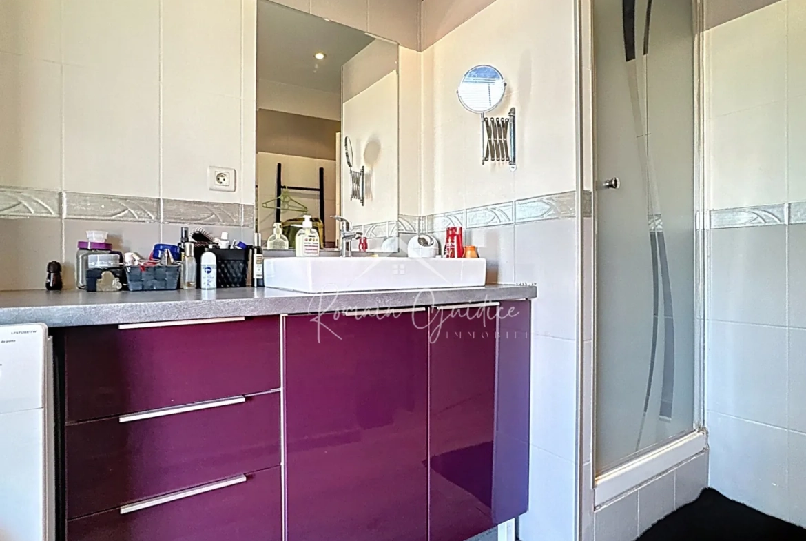 Appartement F3 lumineux de 72 m² à Millau avec balcon et caves 