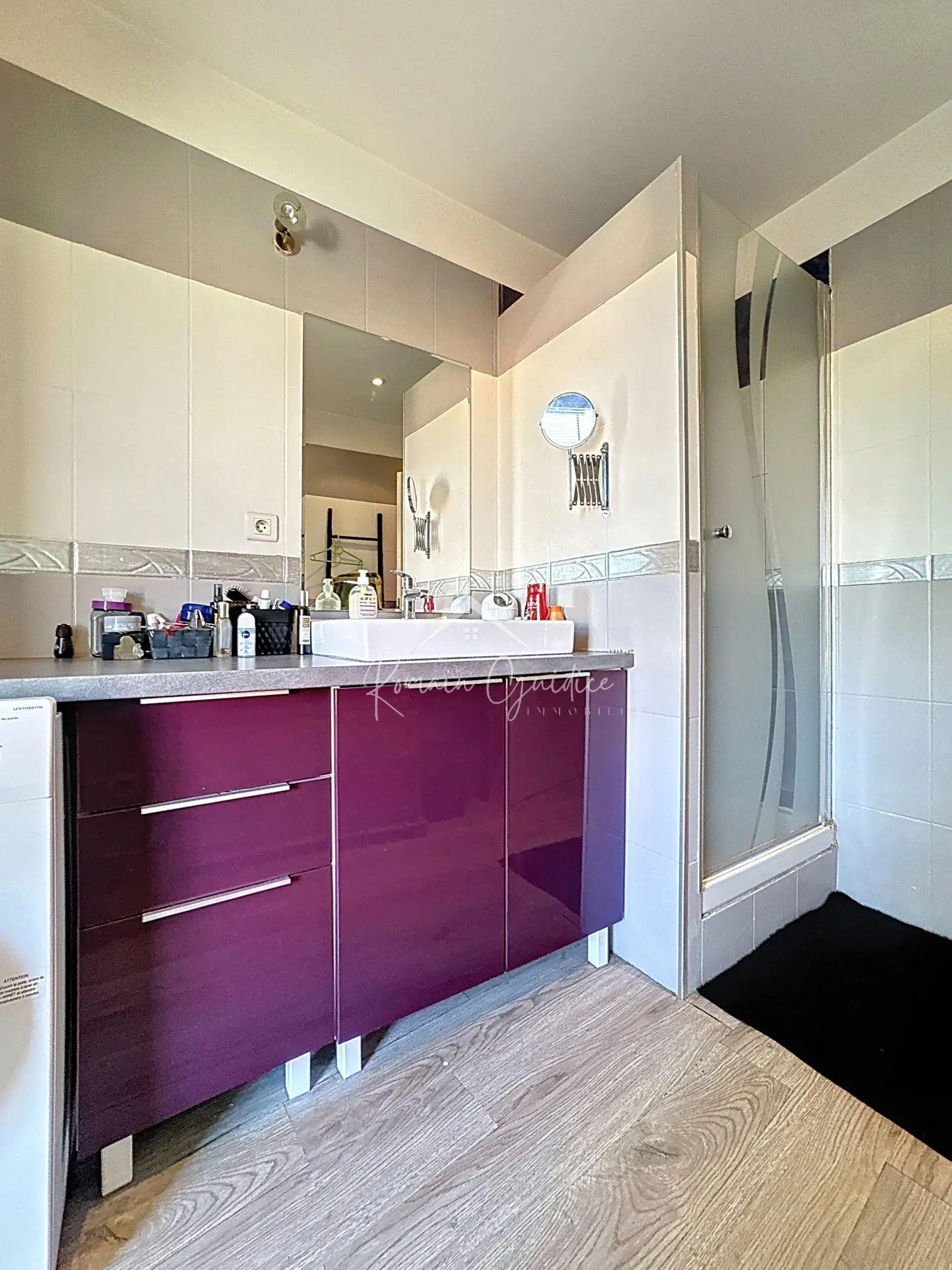 Appartement F3 lumineux de 72 m² à Millau avec balcon et caves 