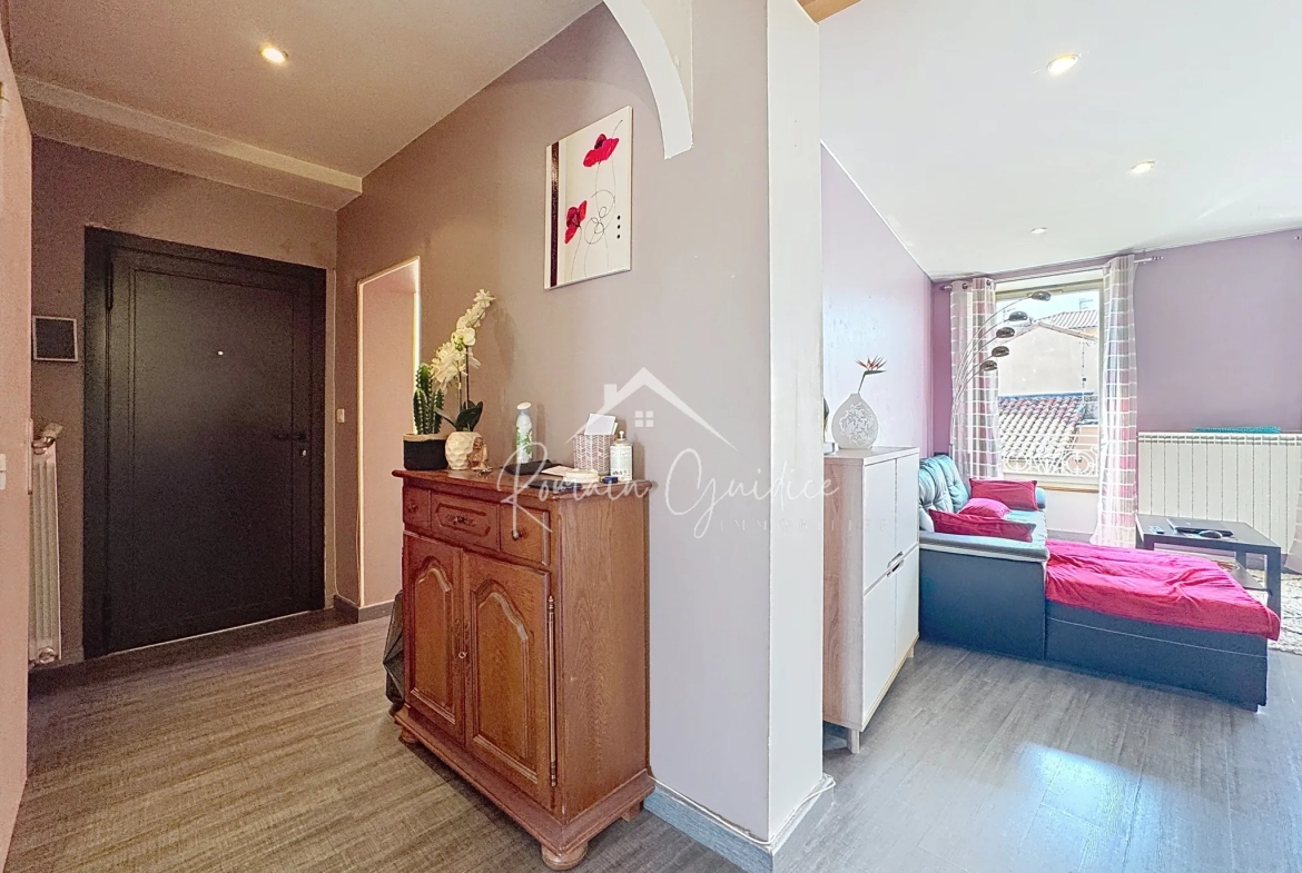 Appartement F3 lumineux de 72 m² à Millau avec balcon et caves 